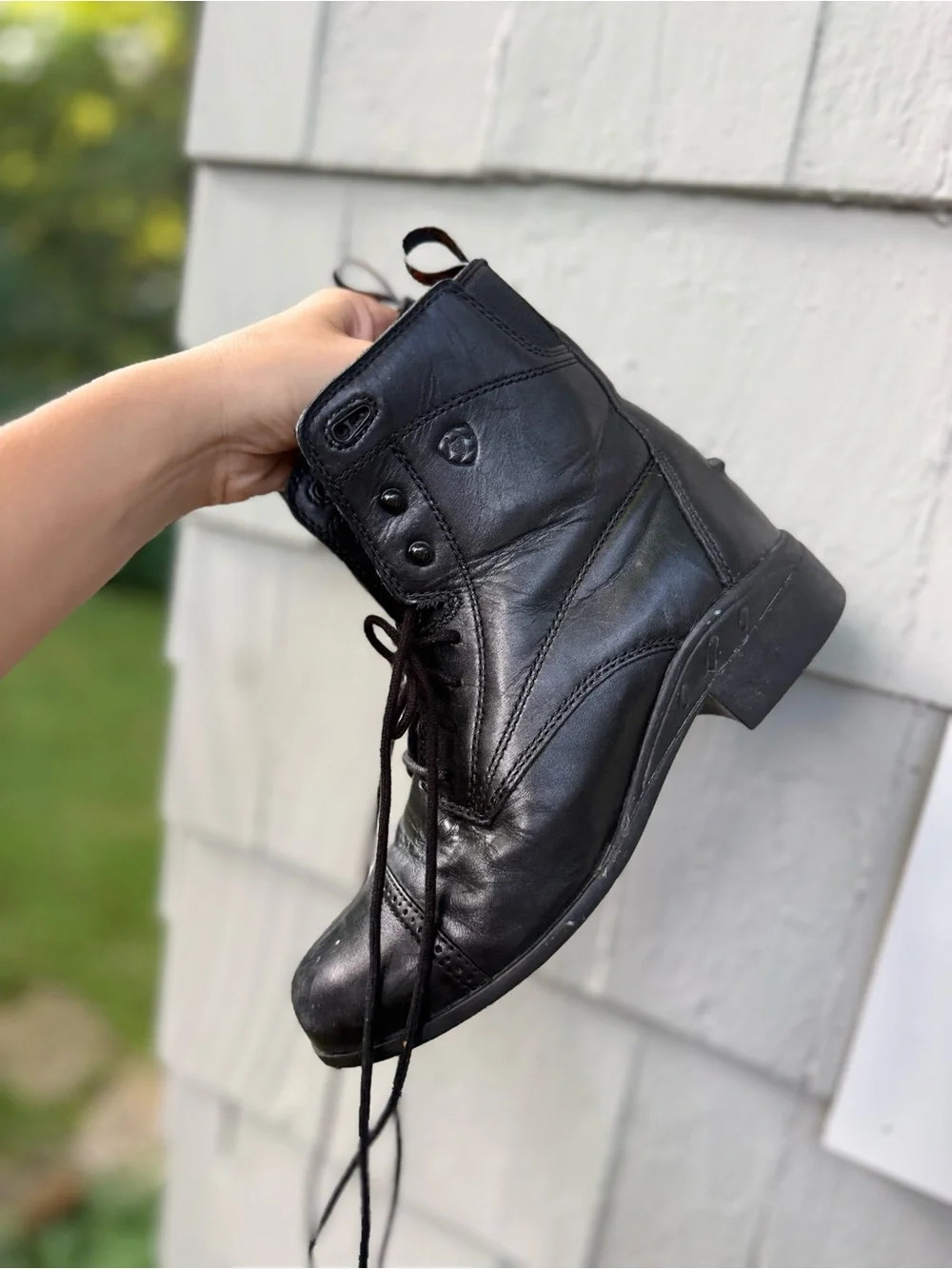 Ariat youth 4 Black Leather Lace-Up Riding Boots